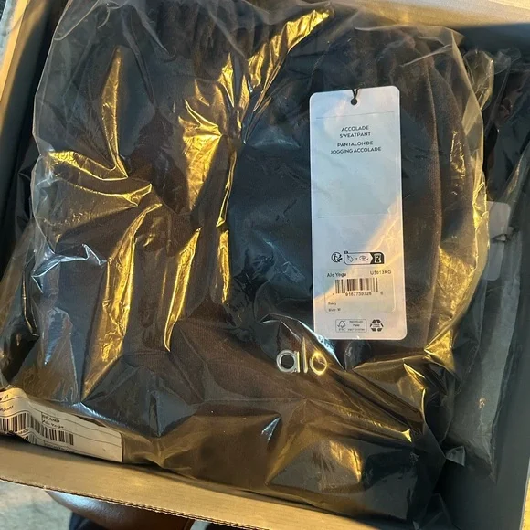 ALO Yoga Navy Blue Set: Hoodie and Cuffed Sweats - Picture 2 of 5